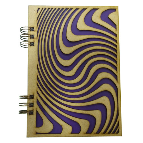 Caderno-com-96-folhas-e-capa-em-MDF-15-x-22--Caderno-(capa-em-MDF-+-miolo-+-Wire-o)15x22cm-c-pauta-miolo-100-folhas-papel-off-set-75g